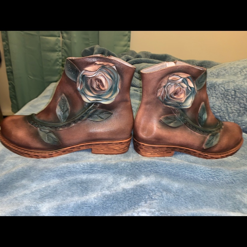 COPY - Socofy adorable boots!! 41